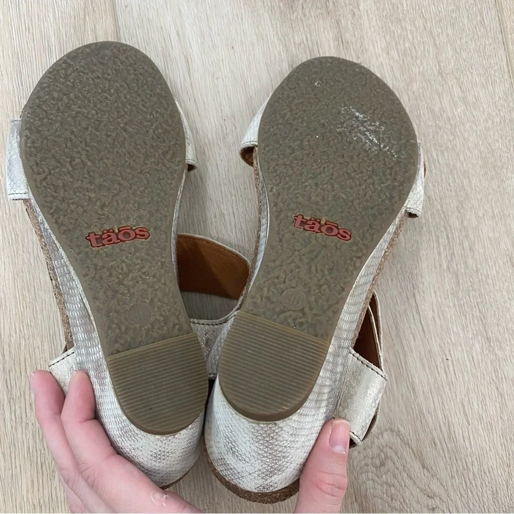 Taos Carousel 2 Metallic Wedge Sandals